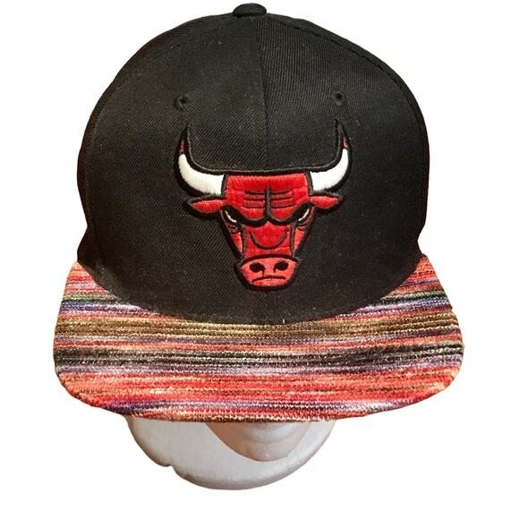 Chicago Bulls Mitchell & Ness Adjustable Snapback Hat - Picture 1 of 8